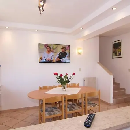 Beverly Hills Apartment